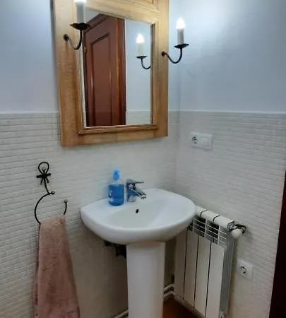 Casa En Sobarzo, Junto Al Parque De Cabarceno Sobarzo