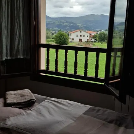 Casa En Sobarzo, Junto Al Parque De Cabarceno * Sobarzo