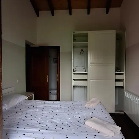 펜션 Casa En Sobarzo, Junto Al Parque De Cabarceno *