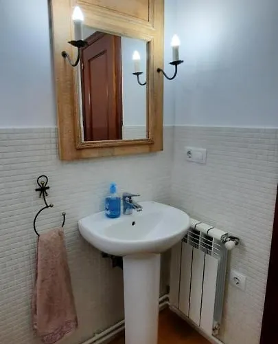 Casa En Sobarzo, Junto Al Parque De Cabarceno Sobarzo