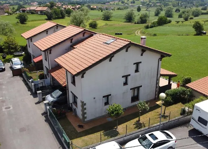 Casa En Sobarzo, Junto Al Parque De Cabarceno Holiday home Sobarzo