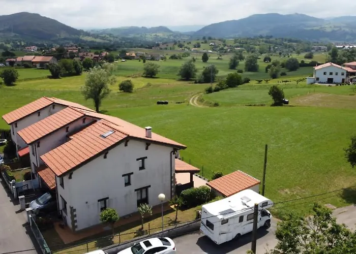 Casa En Sobarzo, Junto Al Parque De Cabarceno Sobarzo