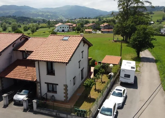 Casa En Sobarzo, Junto Al Parque De Cabarceno *