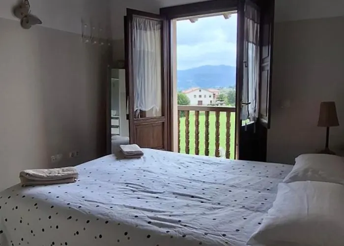 Casa En Sobarzo, Junto Al Parque De Cabarceno