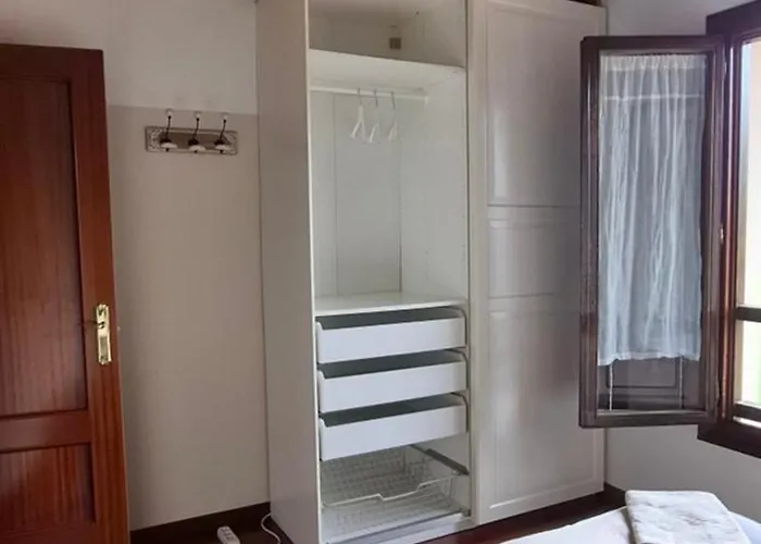 Casa En Sobarzo, Junto Al Parque De Cabarceno Holiday home